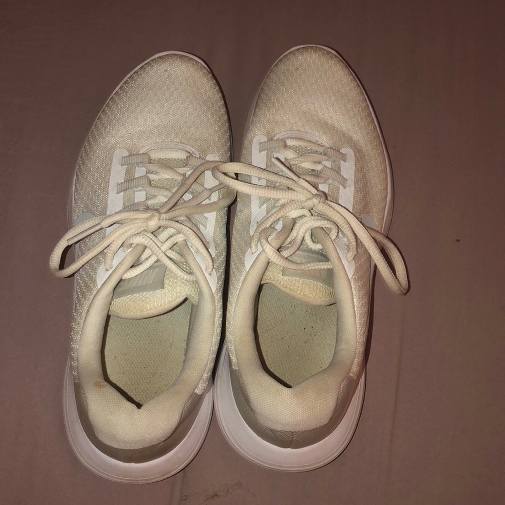 White nike sneakers